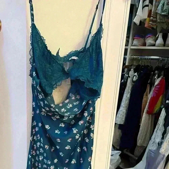 Gossamer Glow Floral Print Cutout Lace Trim Nightgown - Picture 4 of 5